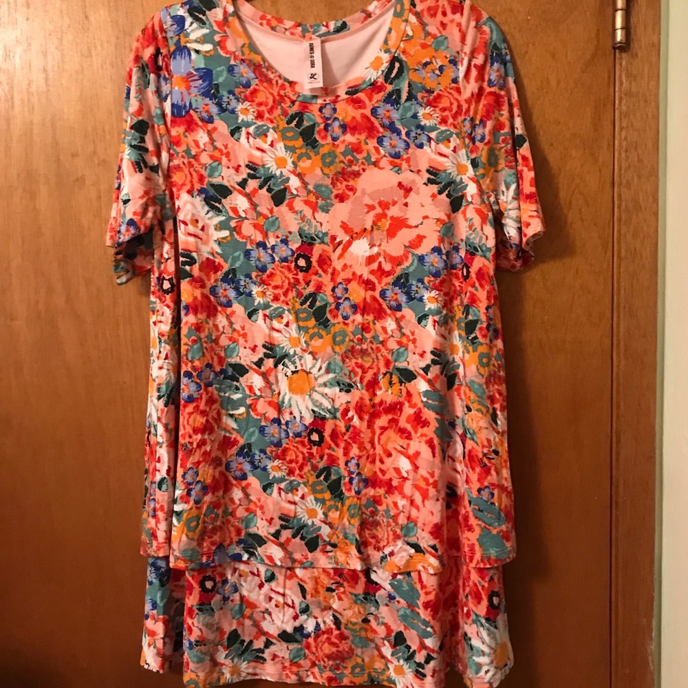 NWOT Agnes & Dora Floral Tiered Tunic